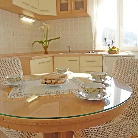 Apartment Zaninovic Vis